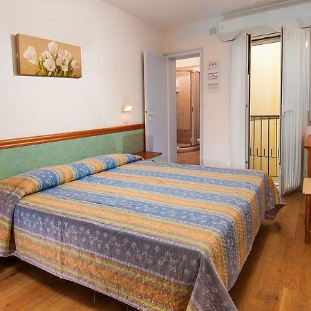 Hotel Alba Serena Misano Adriatico Dış mekan fotoğraf