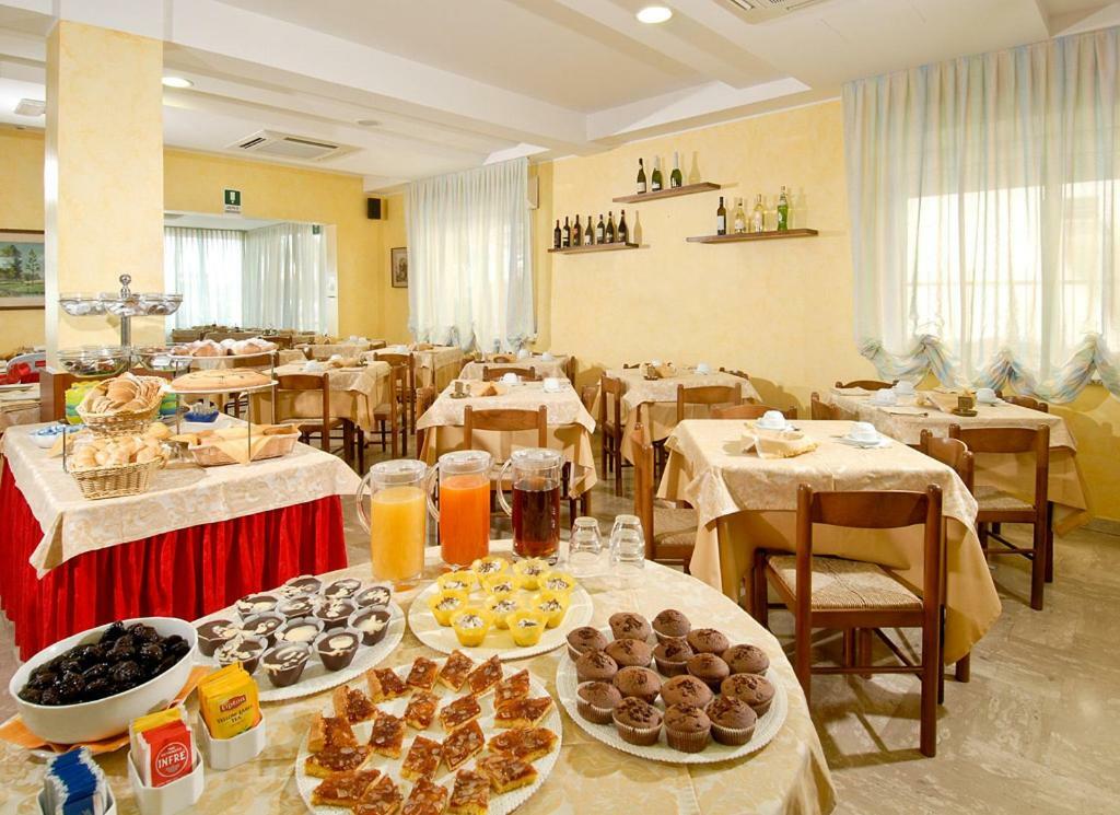 Hotel Alba Serena Misano Adriatico Dış mekan fotoğraf