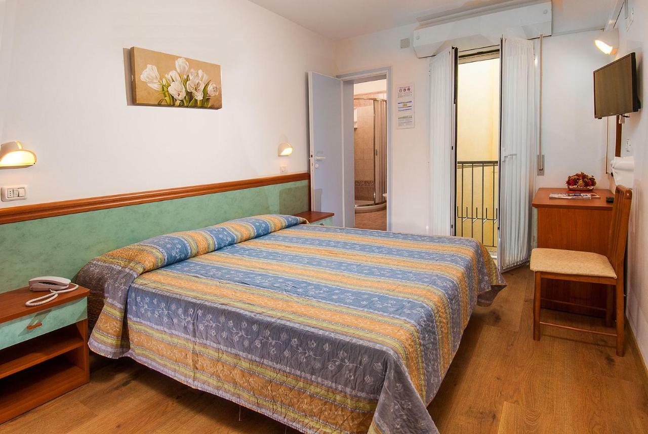 Hotel Alba Serena Misano Adriatico Dış mekan fotoğraf